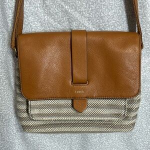 Fossil women ceossbody. Excellent condition authentic.